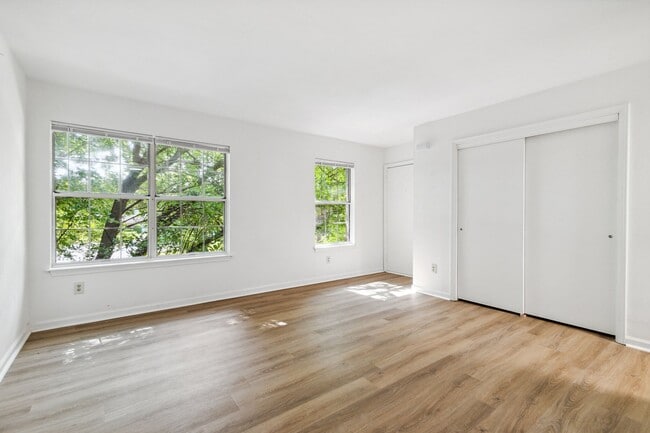 Building Photo - Now Leasing - November 2025 - 2 Bedroom Fu...