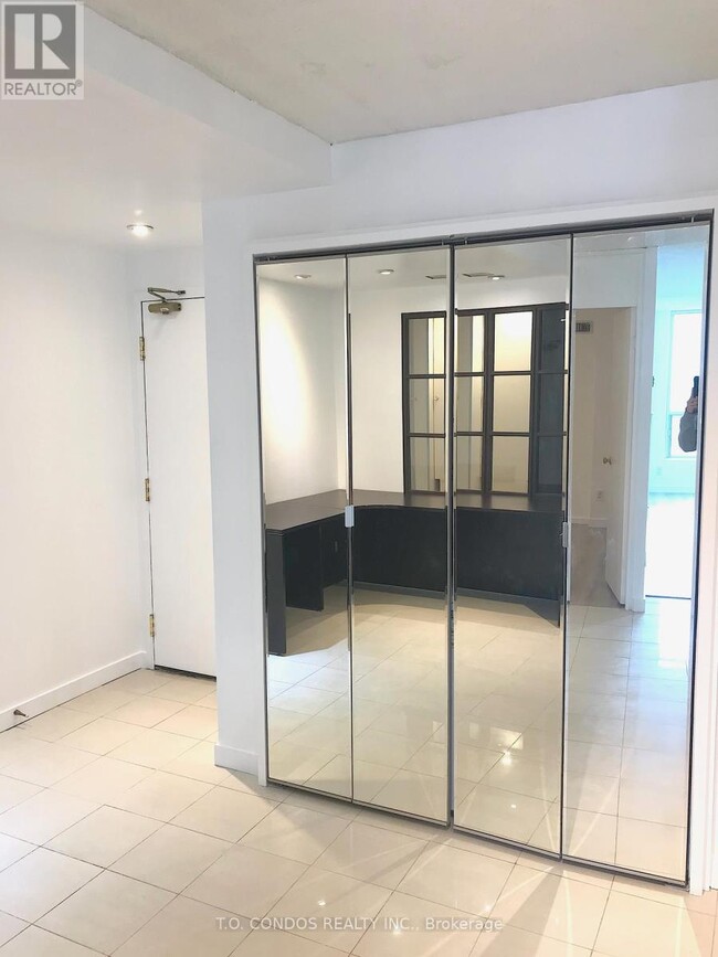 Photo du bâtiment - 92 King St E