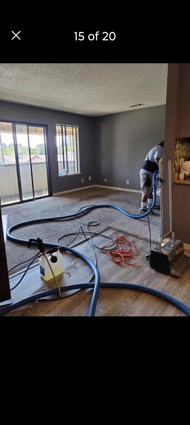 Foto del edificio - 1221 N Peach Ave