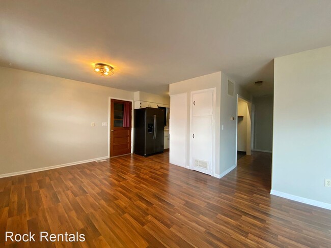 Building Photo - 3 br, 1 bath House - 14 E Detroit Dr