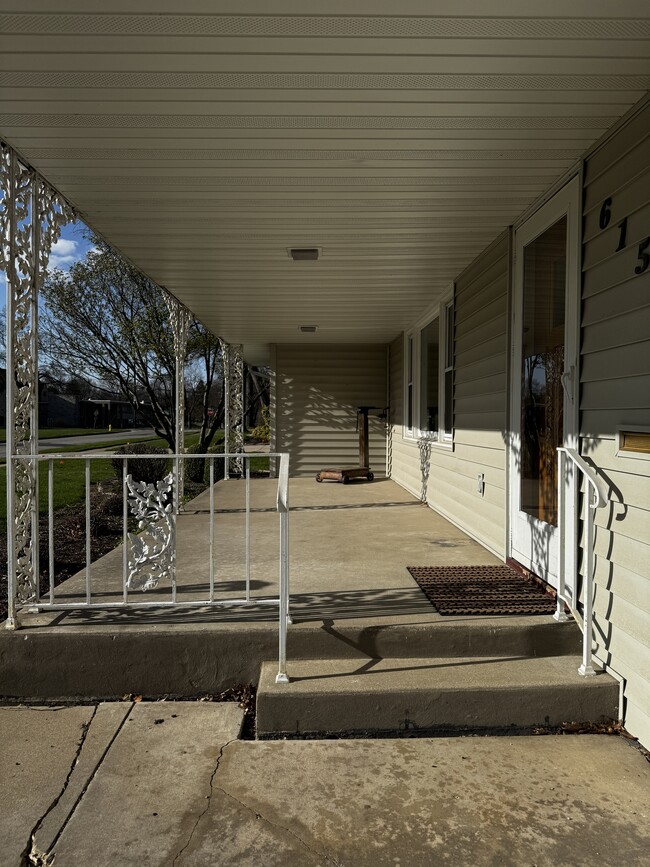 Building Photo - 615 Roland Ave