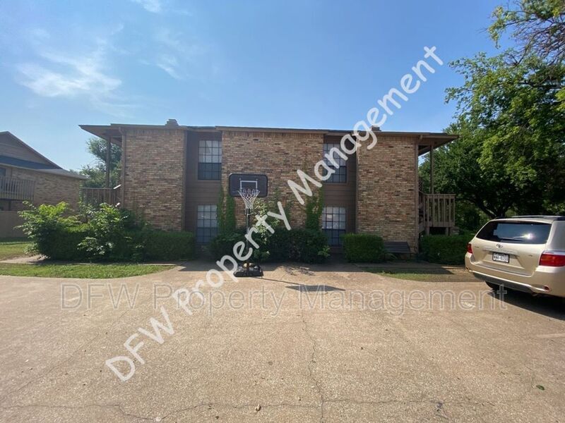 Primary Photo - 500 E Denton Dr