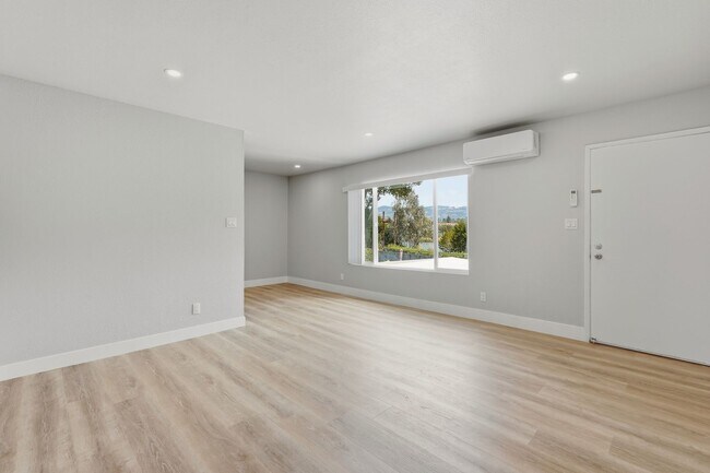 Foto del edificio - 381-385 Riverside Drive