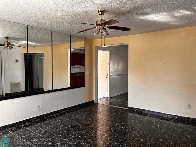 Building Photo - 5627 Sheridan St