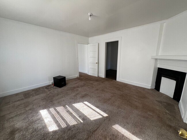 Foto del edificio - 3/2 Available Now in West Greenville!