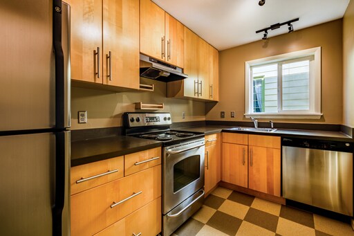 Foto del edificio - Perfectly located 2 bed/1 bath lower unit duplex in Ballard for $2650 available for move in!