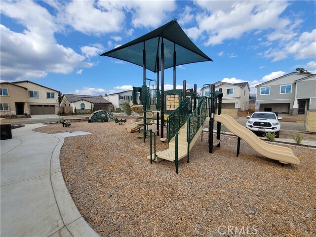 Foto del edificio - 34232 Travis Ln