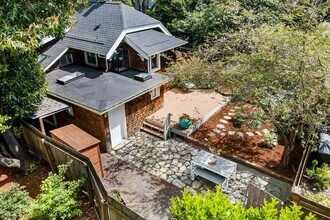 Building Photo - 7141 47th Ave SW