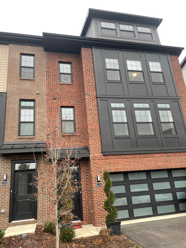 Primary Photo - 206 Kousa Ln