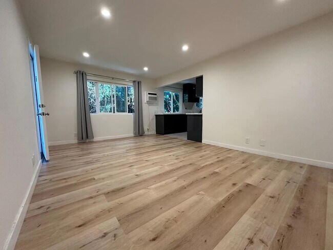 Foto del edificio - 1032 S Bedford St