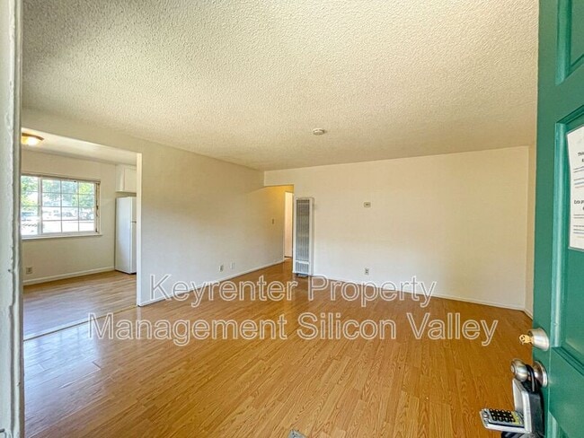 Building Photo - 5719 Via Monte Dr