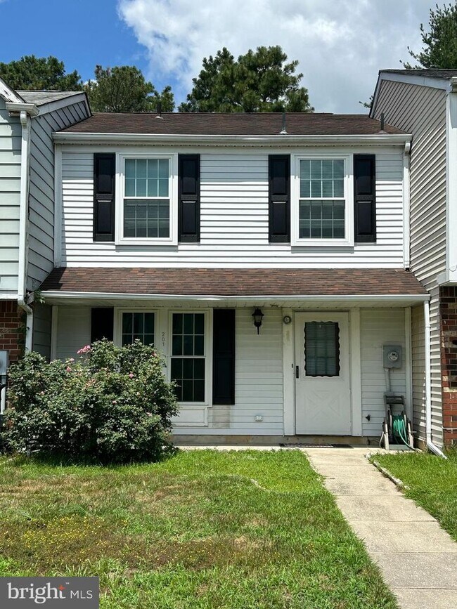 Building Photo - 201 Villa Knoll Ct