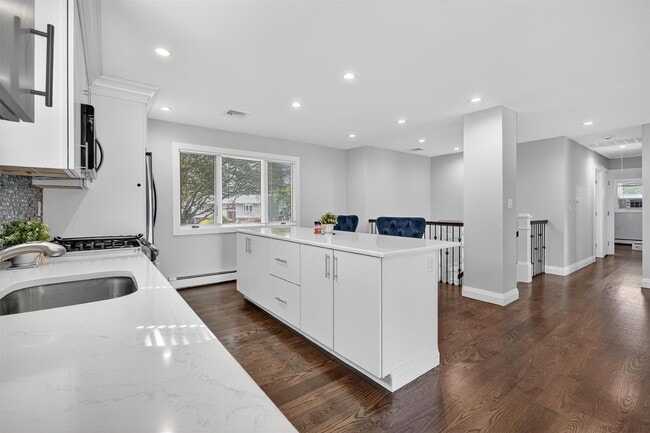 Foto del edificio - 76 Amundsen Ln