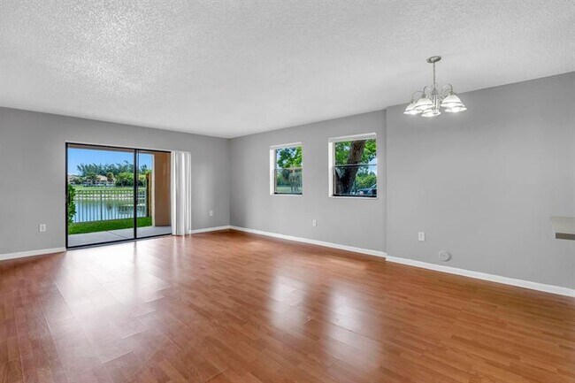 Foto del edificio - 5200 NW 31st Ave