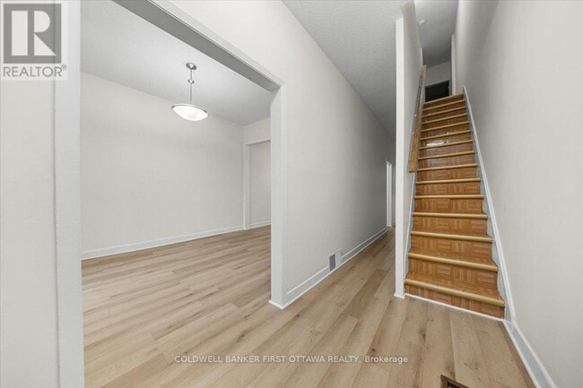 Building Photo - 281 Cambridge St N