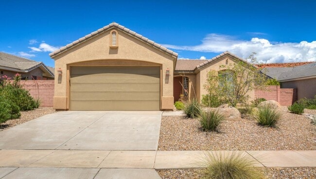 Building Photo - Beautiful Coral Canyon Home