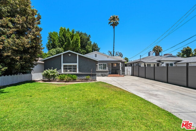 Foto del edificio - 5630 Radford Ave