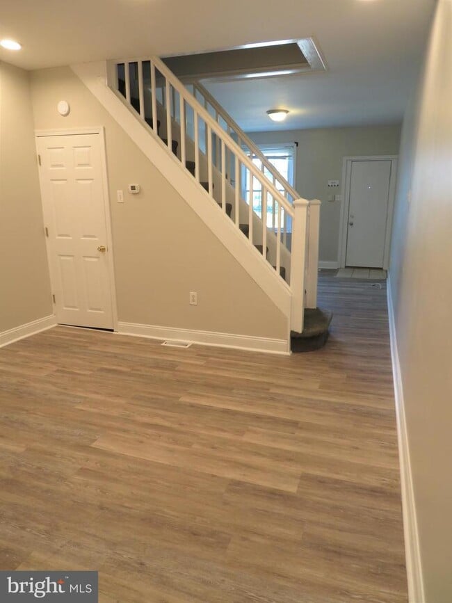 Building Photo - 4853 Umbria St