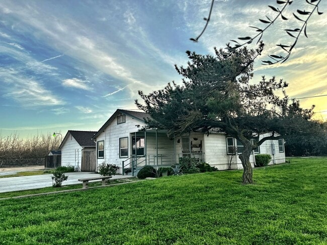 Foto del edificio - 14733 Jackson Ave