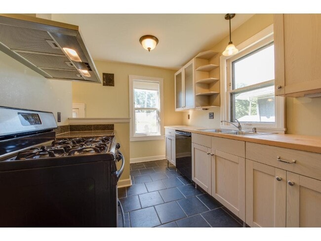 Foto del edificio - 1674 St Clair Ave