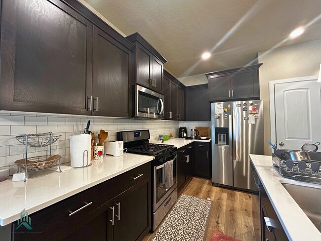 Building Photo - Single-family Home for Rent