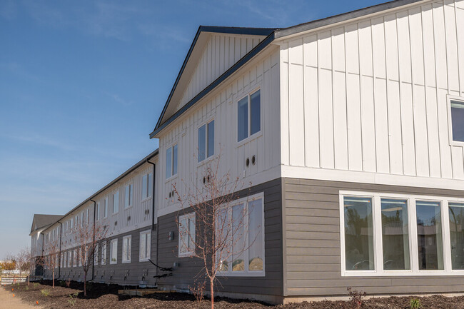 Building Photo - Black Feather Apartments