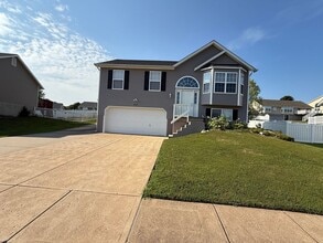 Building Photo - 3056 Valley Oaks Dr