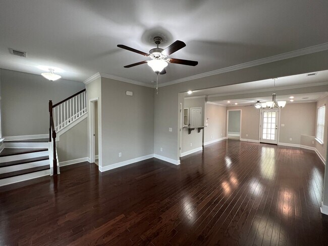 Building Photo - Luxury Living - 3 BR, 2.5 Bath + Bonus Tow...