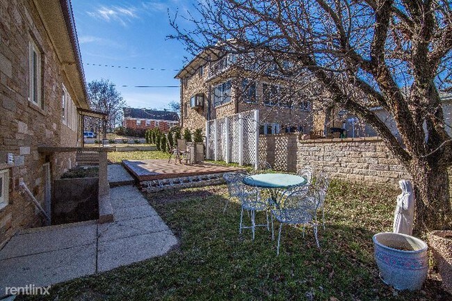 Foto del edificio - 5900 Moreland St NW