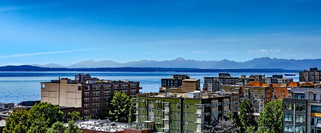 VERY Large deck with great views - 2201 3rd Ave Apartment