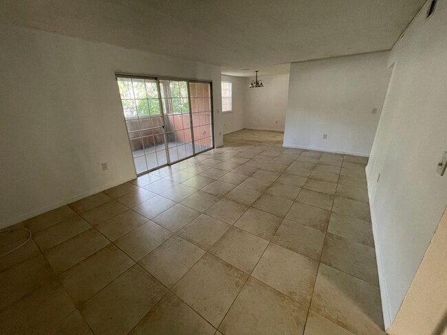 Building Photo - 2 Bedroom/2 Bathroom 1st Floor Condo at Cy...