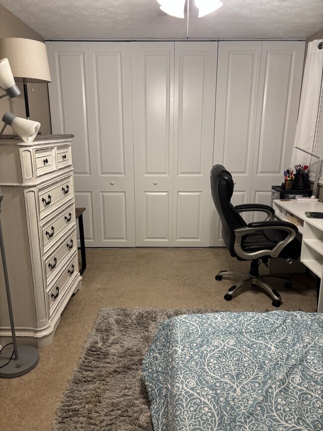 upstairs small bedroom - 1227 Scaleybark Rd