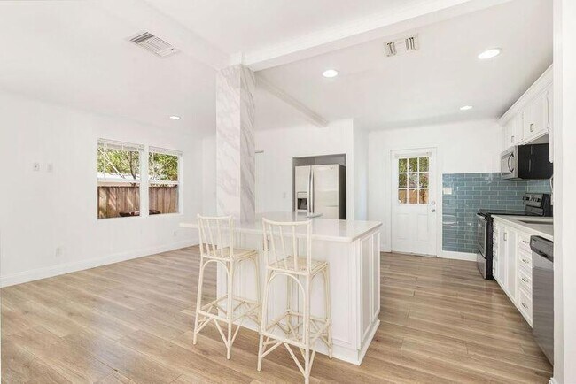 Foto del edificio - 6312 Garden Ave