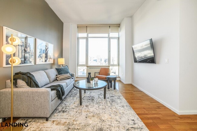 Building Photo - 1922 W Ogden Ave