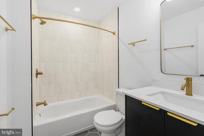 Building Photo - 1134 Pine St