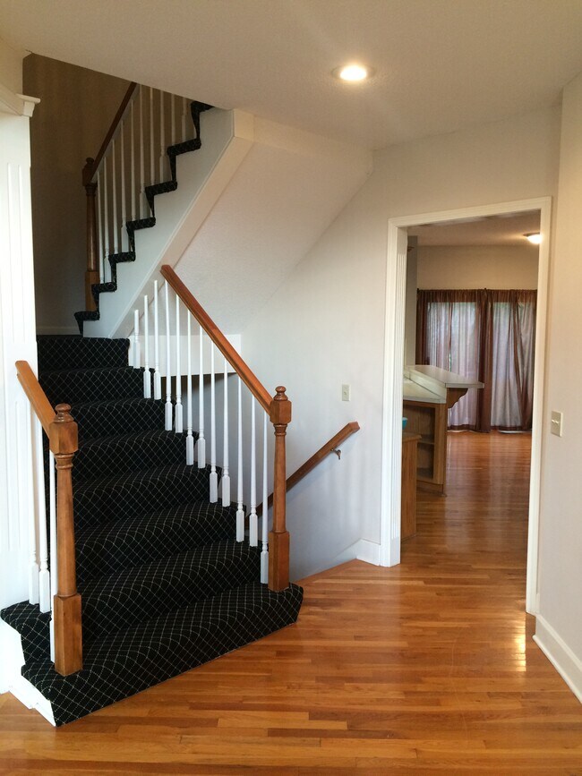 Stairs - 13227 Carter St