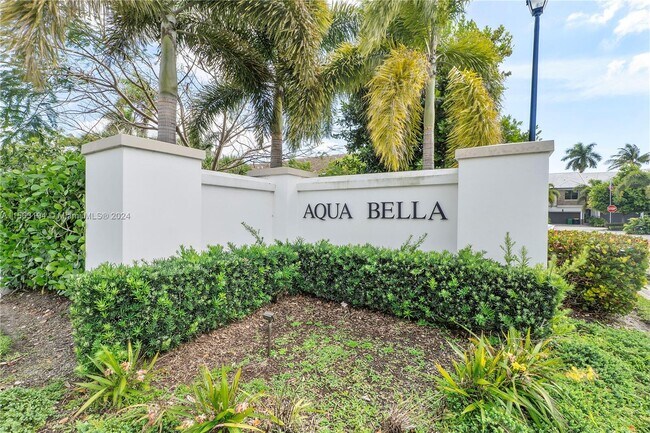 Building Photo - 4521 E Aqua Bella Ln