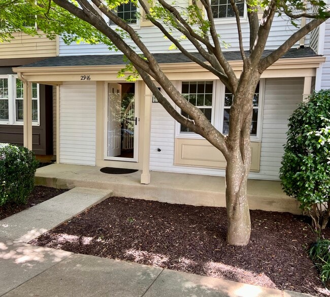 Building Photo - 2916 Bridgehampton Ct