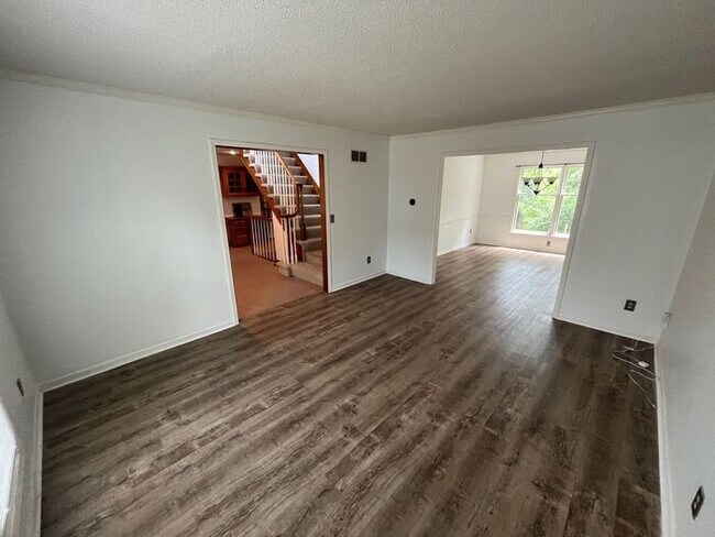 Building Photo - 4 Bedroom / 3.5 Bathroom Home In Overland ...
