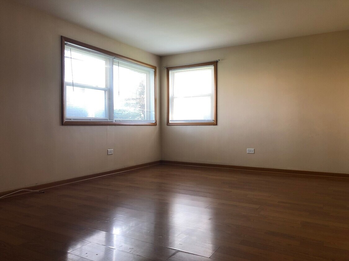 Foto principal - 5300 W Addison St