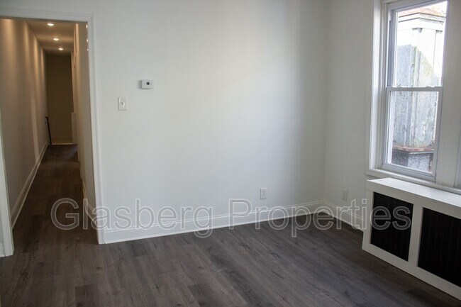 Building Photo - 725 S 56th St