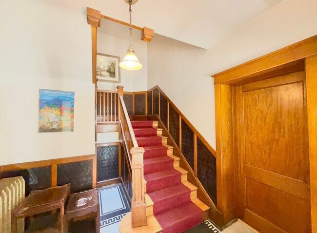 Building Photo - 1626 W Rascher Ave