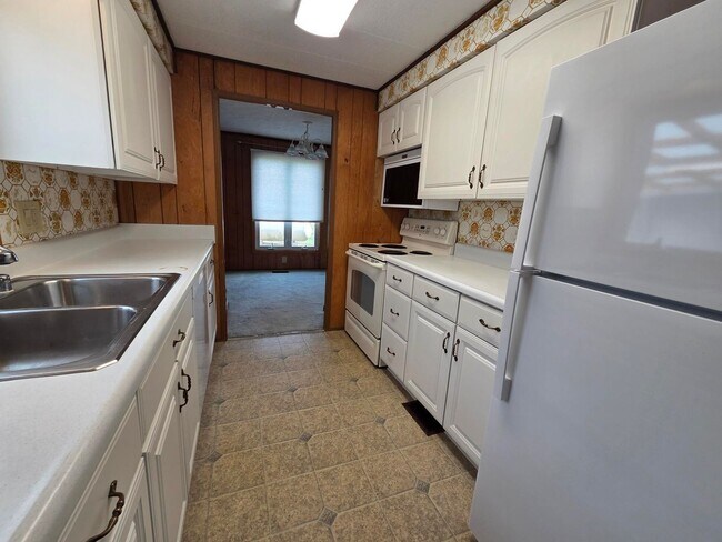 Building Photo - 319 Co Rd 1675