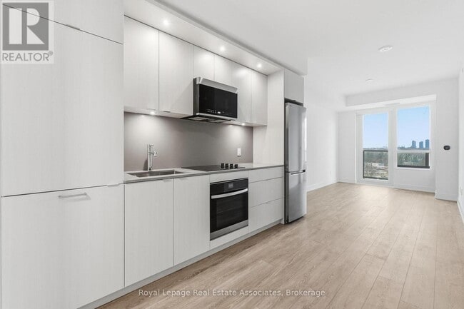 Photo du bâtiment - 60 Central Park Roadway