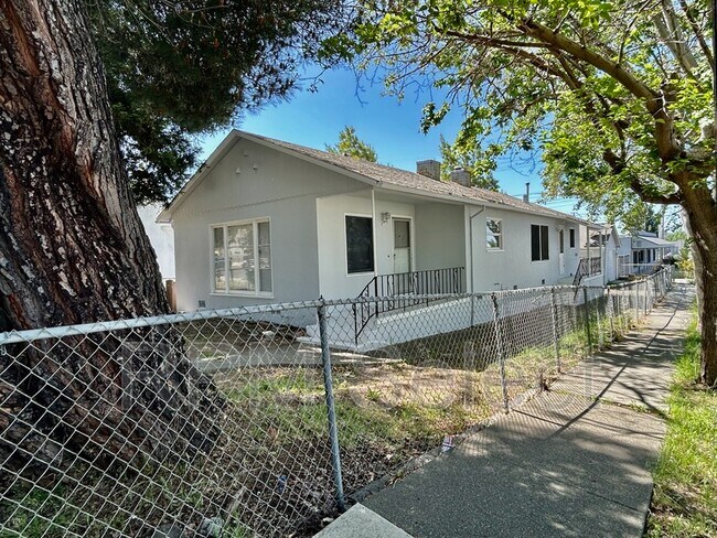 Building Photo - 501 Wallace Ave