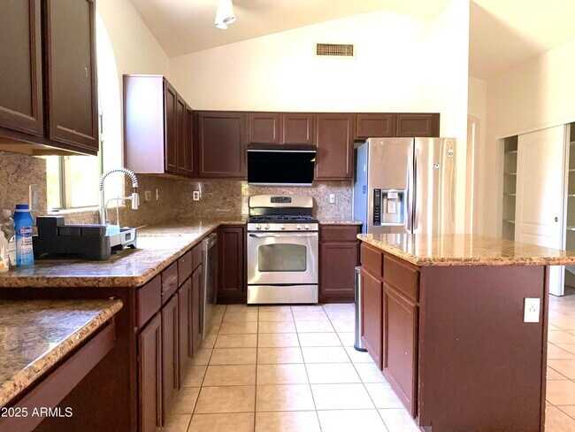 Foto del edificio - 5918 E Woodridge Dr