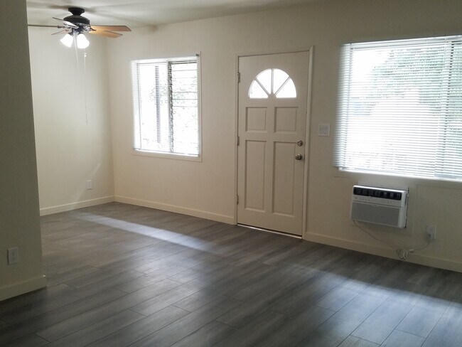 Entry door - 91 N Mar Vista Ave
