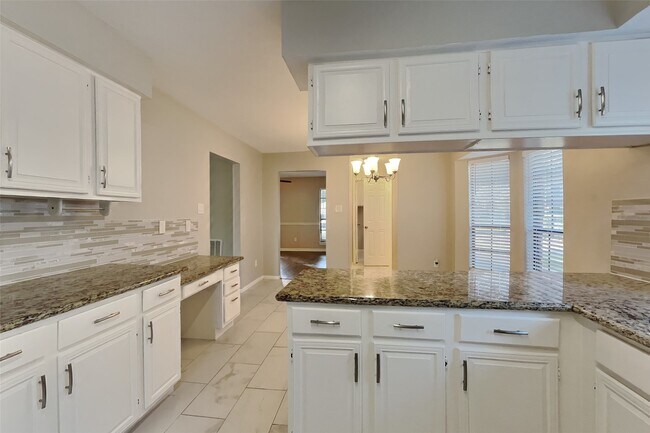 Foto del edificio - 2615 Silver Falls Dr