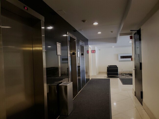 Foto del edificio - 7100 Boulevard E