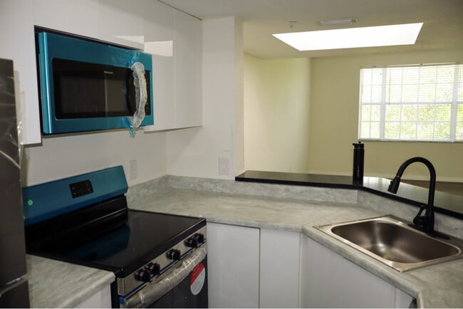 Foto del edificio - 711 SW 148th Ave